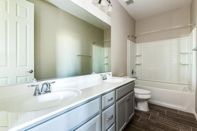 Building Photo - 3786 E Robert St