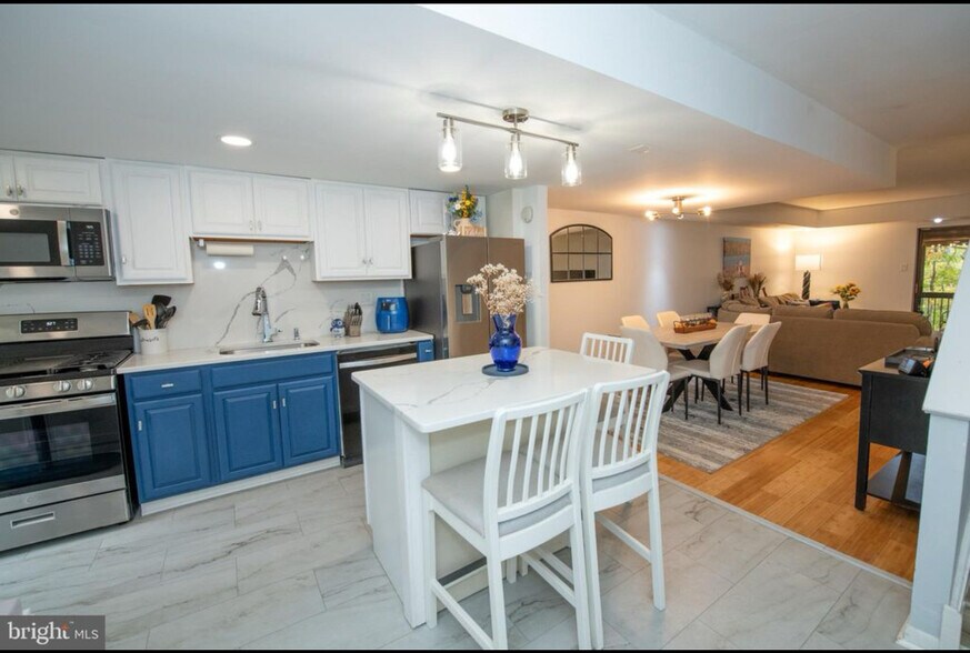 Primary Photo - 305 Shawmont Ave