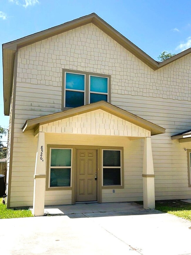 Building Photo - 8526 Homewood Ln