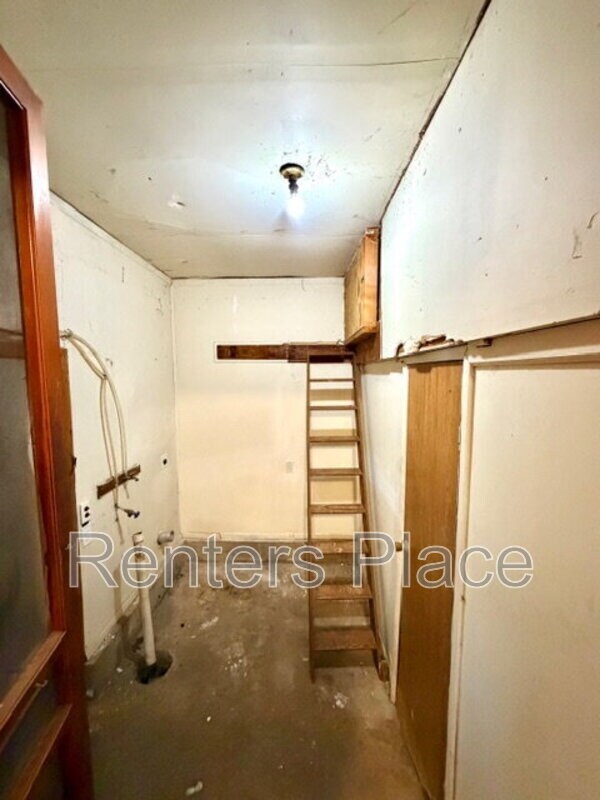 Building Photo - 4920 S Maybelle Ave