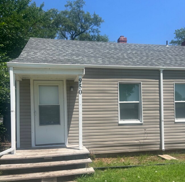 Building Photo - Charming 1 Bedroom 1 Bath Duplex for Rent Northeast Wichita, Near WSU - Prelease Today.