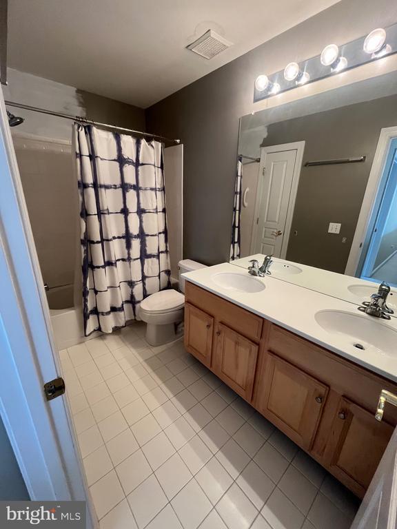 Building Photo - 2825 Mountain Laurel Dr