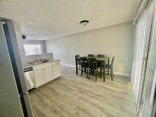 Building Photo - 3 Bed 1 Bath- South Park PA