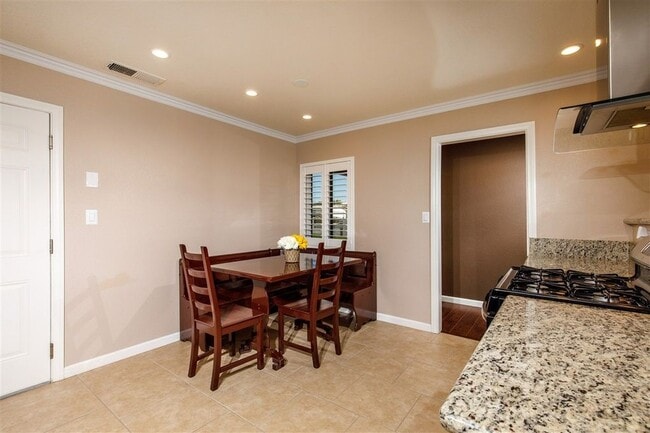 Building Photo - 395 Deep Dell Rd