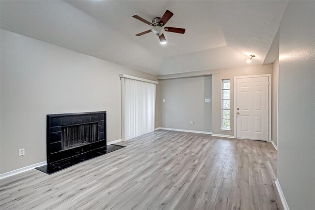 Building Photo - 11503 Meadow Ln