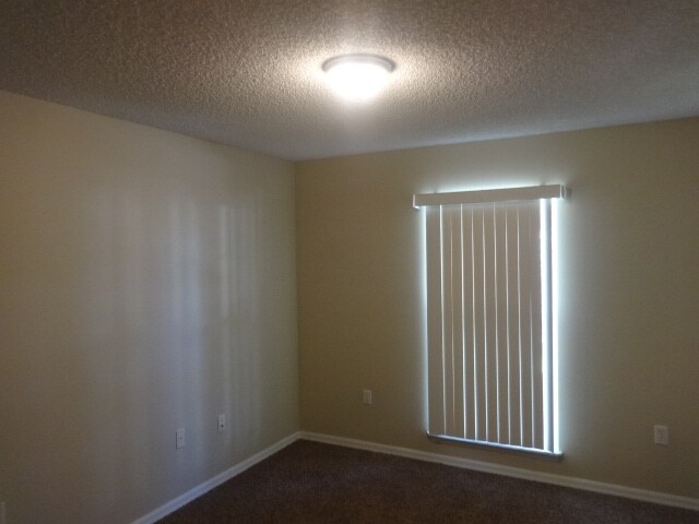 Building Photo - 2056 Redwood Cir NE