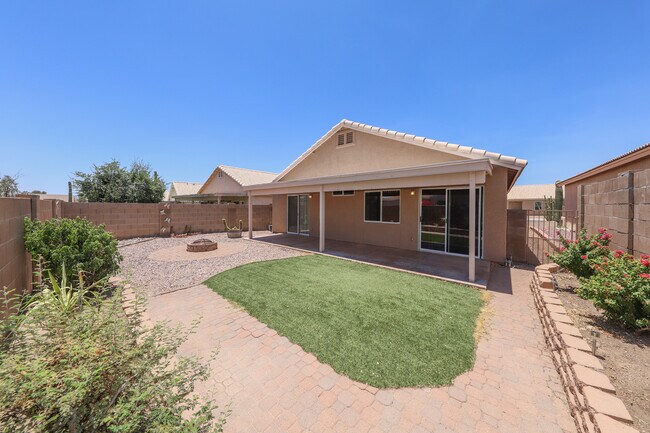Building Photo - 8070 N Wild Aster Way
