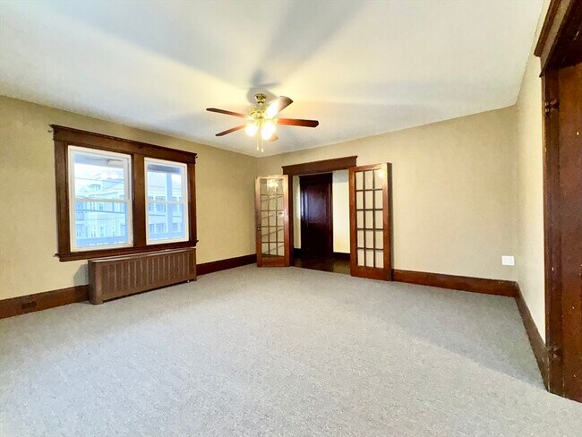 Building Photo - 328 Stevens St