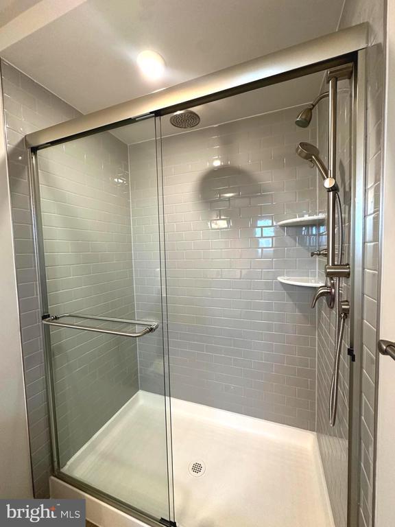 Building Photo - 369 Huntwell W Ave