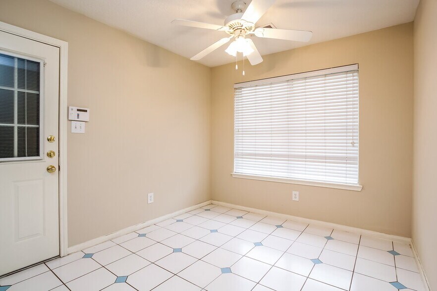 Building Photo - 18714 Timber Spring Dr