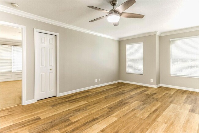 Building Photo - Gated Community Townhome 3br/2.5ba/2 Car G...