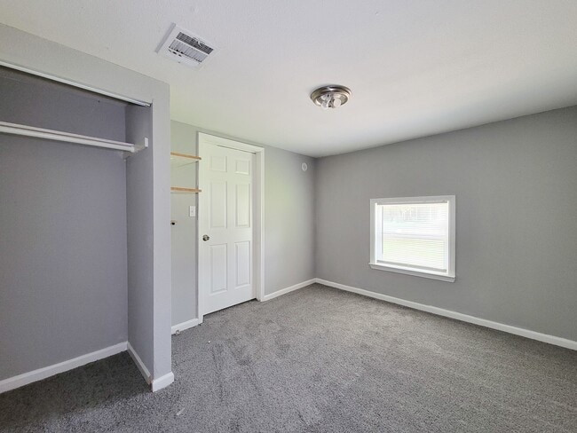 Building Photo - 111 Wisteria St