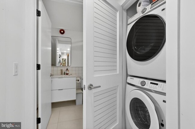 Building Photo - 2007 Cambridge St