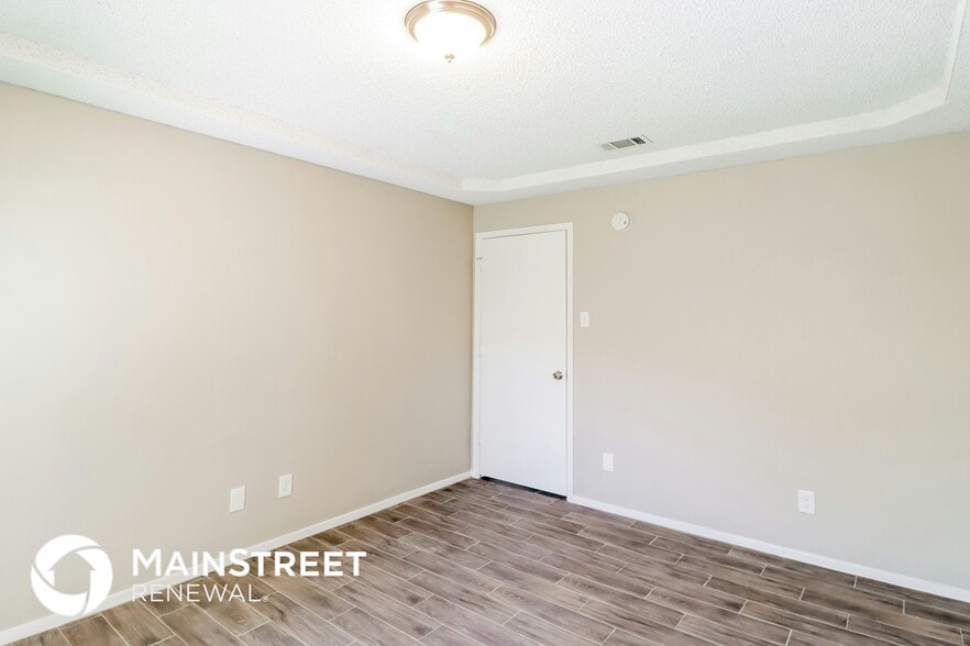 Building Photo - 5712 Caracas Dr