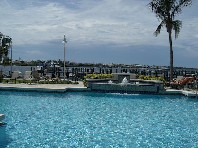 Building Photo - 160 Yacht Club Way
