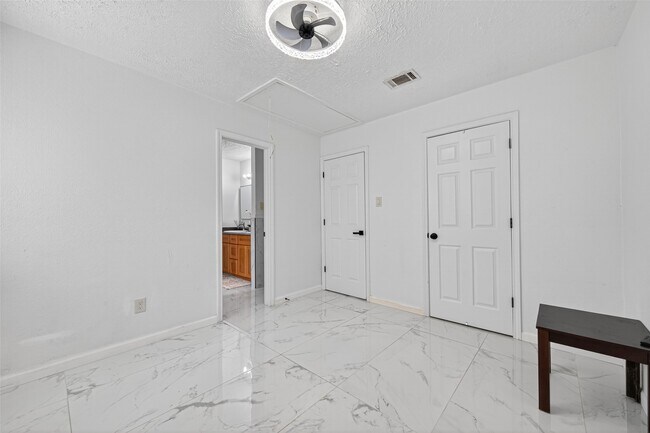 Building Photo - 14310 Royal Hill Dr