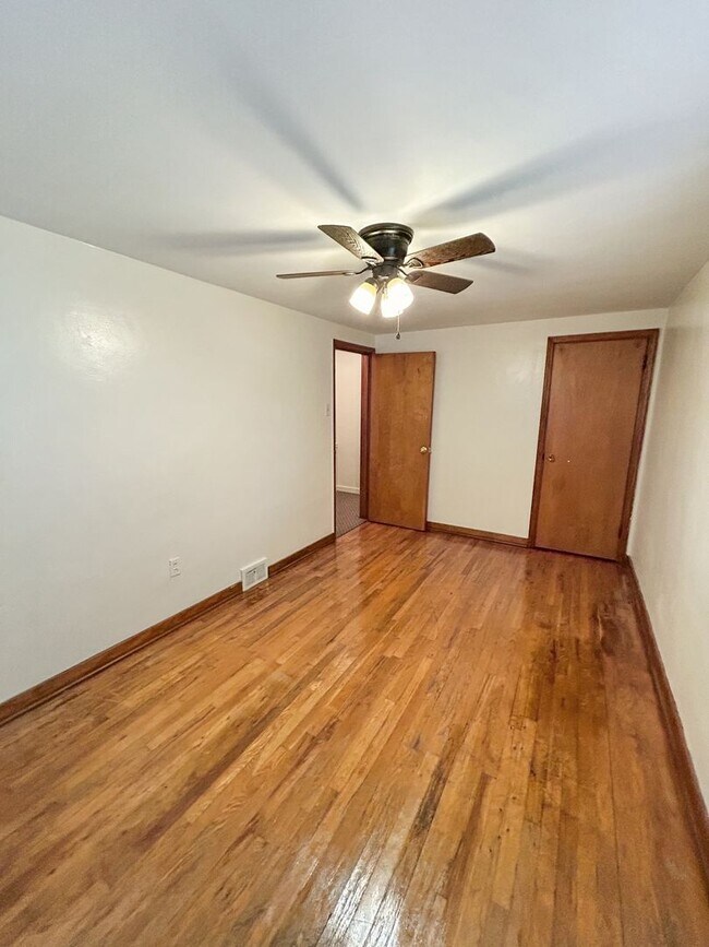 Building Photo - 1028 Fleming St