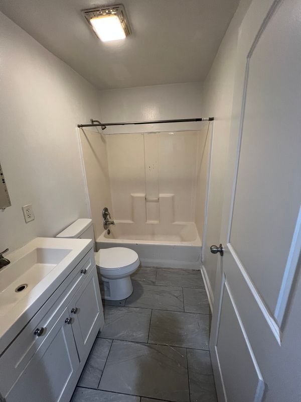 Building Photo - 8812 Apple St