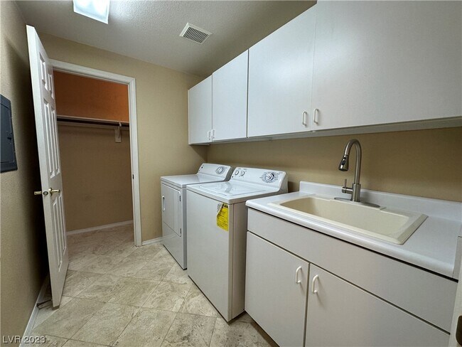 Building Photo - 10830 Amber Ridge Dr