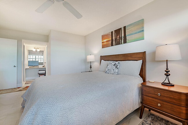 Building Photo - 575 Oaks Ln