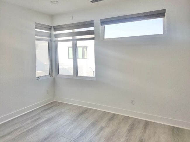 Building Photo - 16332 Dawn Wy