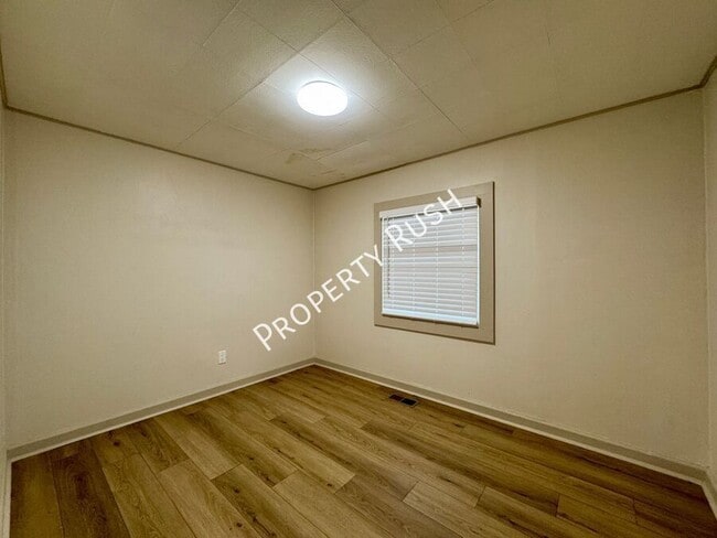 Building Photo - 975 Beason Dr