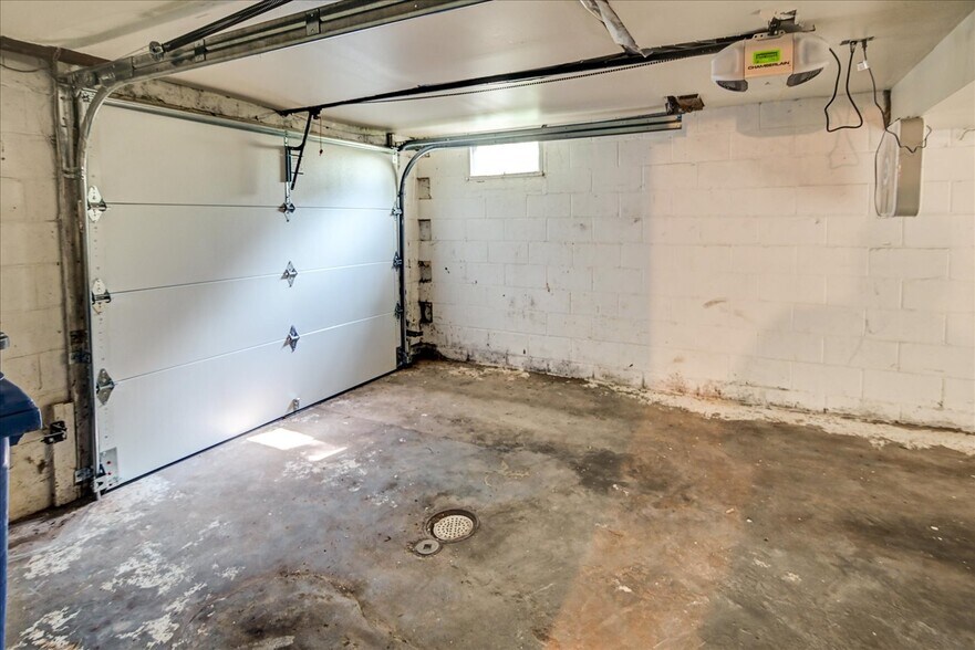 Building Photo - 1404 Wyldhaven Ave