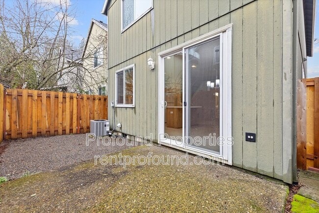 Building Photo - 17634 SW September Ln