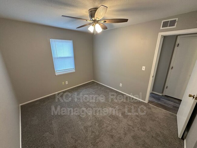 Building Photo - 6753 N Askew Cir