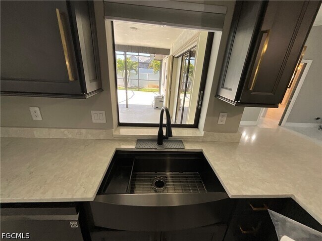 Building Photo - 20620 Pine Tree Ln