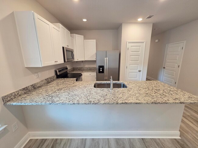 Building Photo - 1030 McLaren Cir
