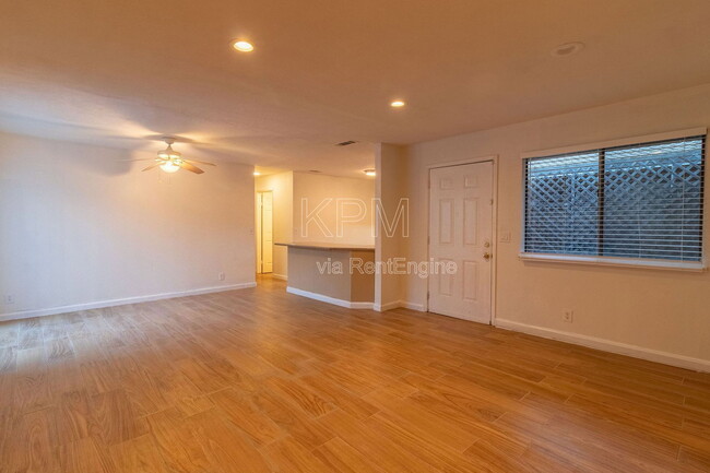 Building Photo - 7409 Village Green Dr