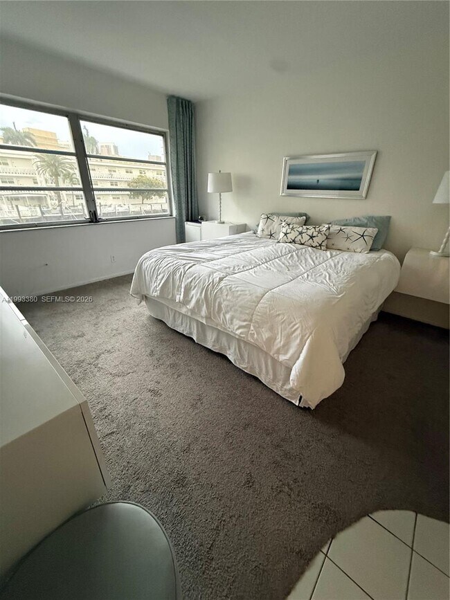 Building Photo - 440 Paradise Isle Blvd