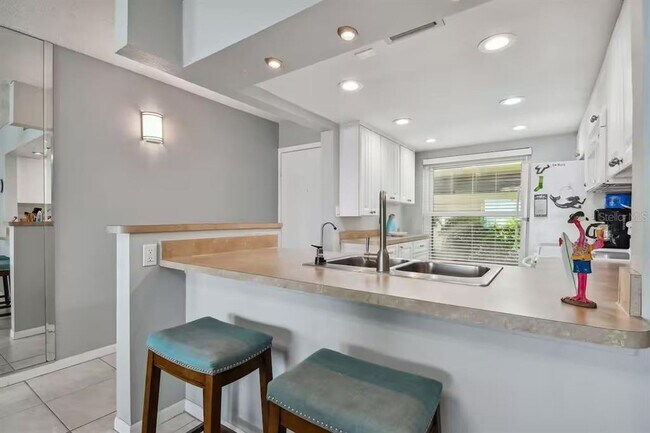 Building Photo - 6177 Sun Blvd