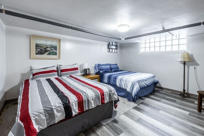 Building Photo - Your Fully Furnished 3 Bed 2 Bath Home Awaits Immediate Move-In!