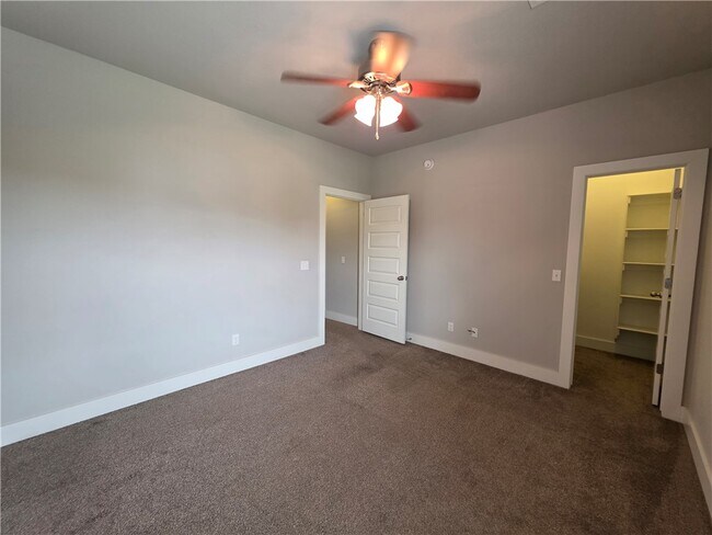 Building Photo - 6521 W Knoll View Way