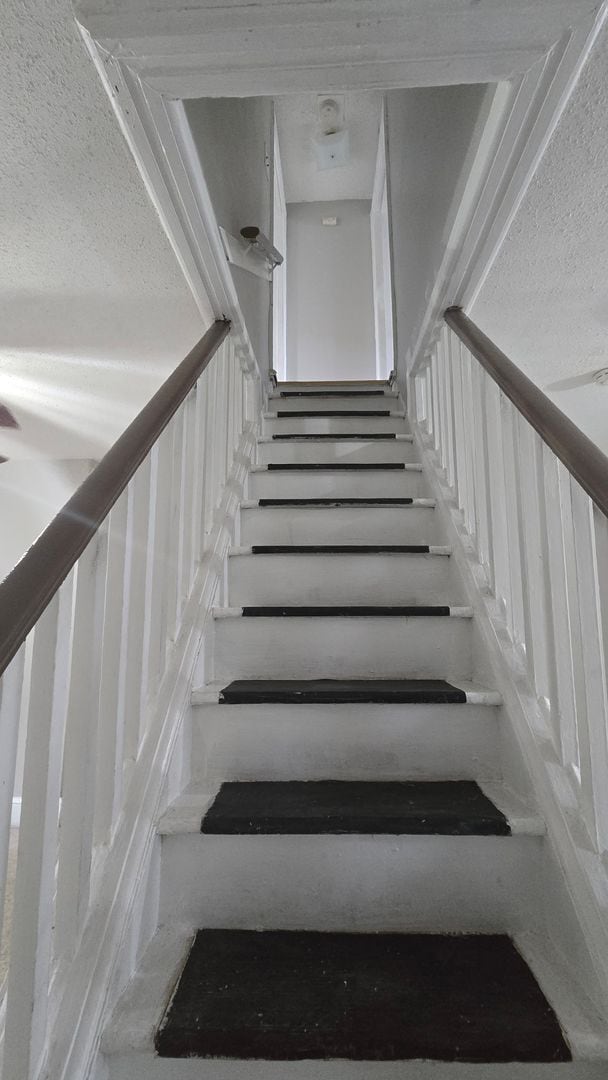 Building Photo - 427 Royden St