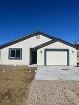 Building Photo - 1818 N Rose Quartz Dr