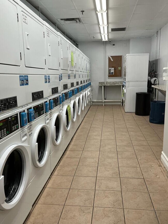 Building Photo - 800 N Miami Ave