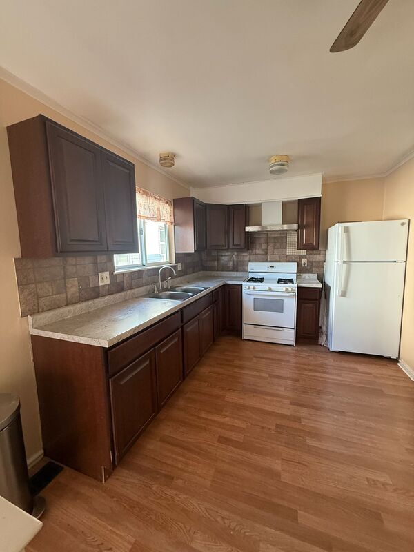 Building Photo - 8030 Jewett Ave