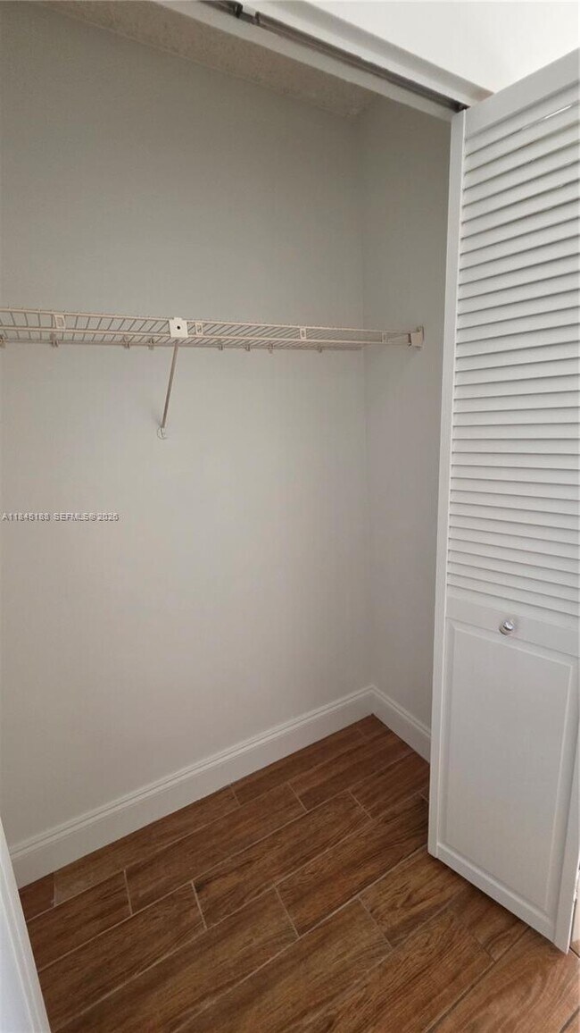 Building Photo - 18151 NE 31st Ct