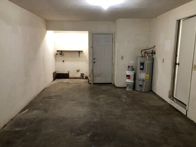 Building Photo - Updated 2 bed 1 bath dulpex in Eugene!