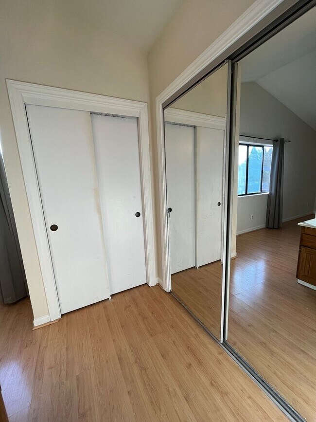 Building Photo - *Holiday Move In Special, $500 Off First Month's Rent! Large 4 bedroom/ 2.5 Bathroom Home for Ren...