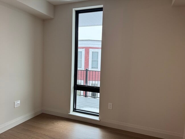 Building Photo - 100 Lincoln St