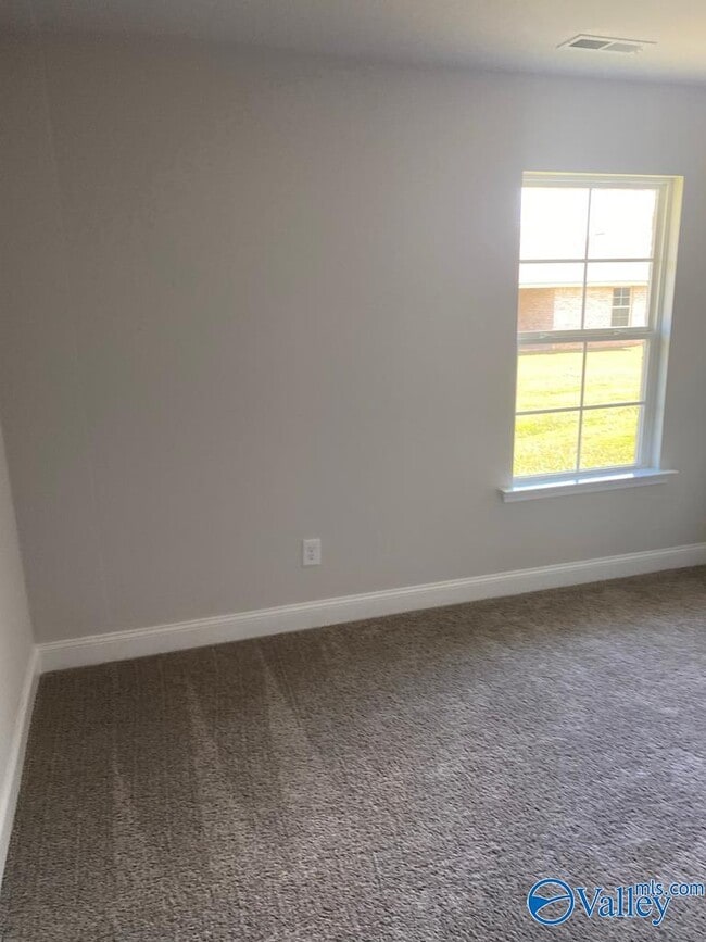 Building Photo - 121 Sorrelweed Dr