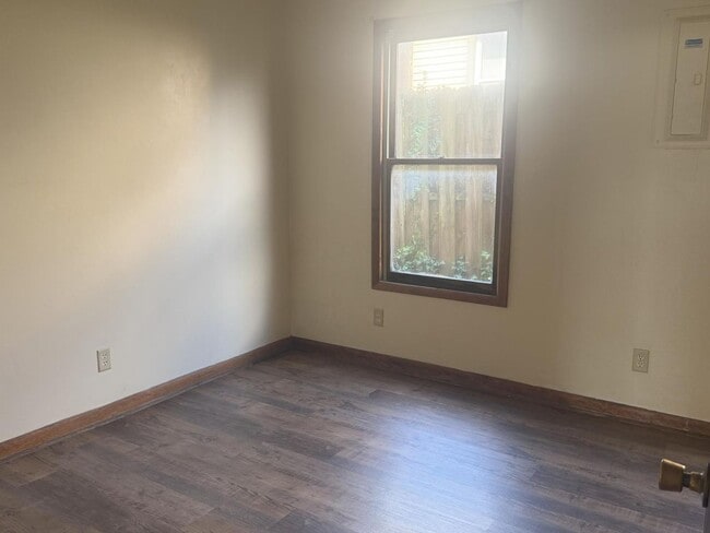 Building Photo - 91 N Buena Vista St