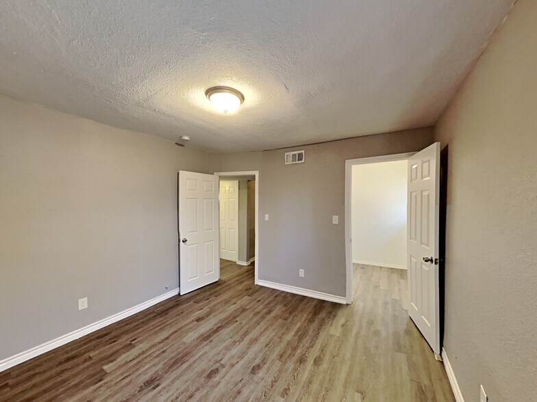Building Photo - 1611 La Manda Blvd