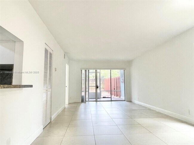 Building Photo - 9420 SW 140th Ct