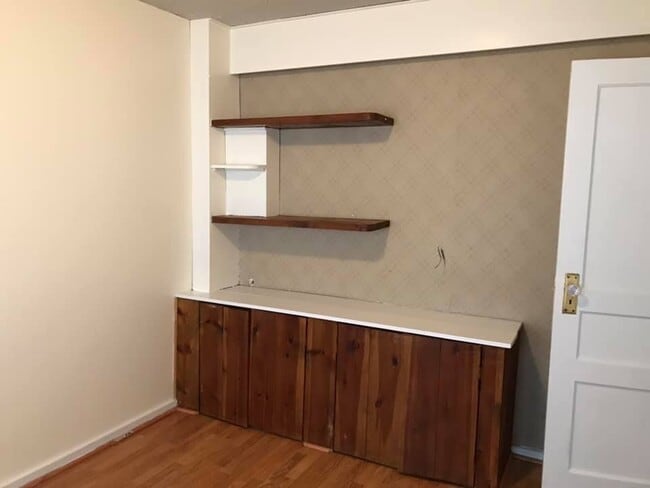 Building Photo - 2 Bedroom House for Rent