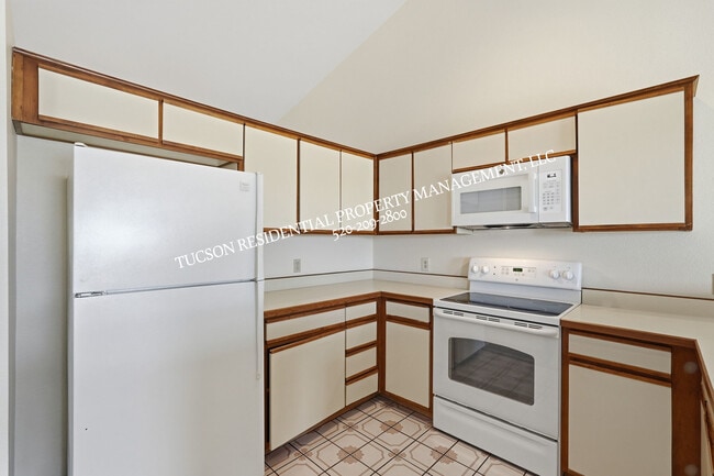 Building Photo - 9960 E Banister Dr